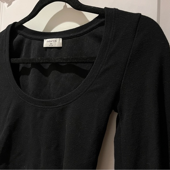 Aritzia Babaton Paxton Cuffed Longsleeve Black Low Scoop Neck Cropped Top Blouse - Picture 10 of 15